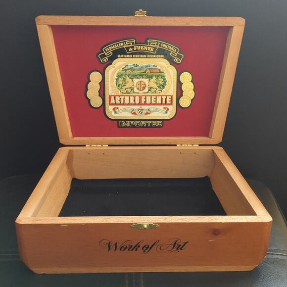 Arturo Fuente Hemingway Work of Art Wooden Collectible Empty Cigar Box - Picture 3 of 5